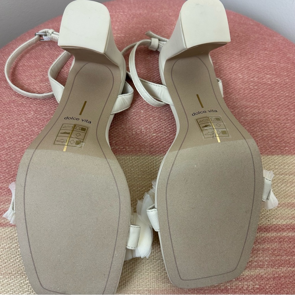 NWOT Dolce Vita Cream Ruffle Ankle-Strap Block Heel Sandals - Picture 14 of 15